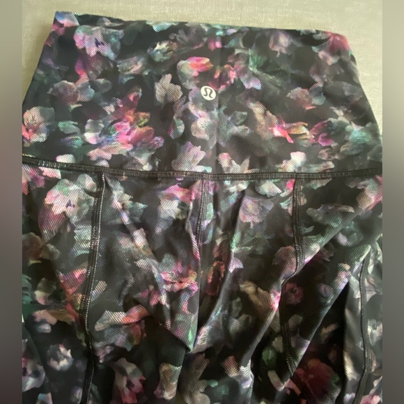 Lululemon Wunder Under Scalloped Hem High Rise Crop 23” *Luxtreme - Size 4 - Picture 6 of 7